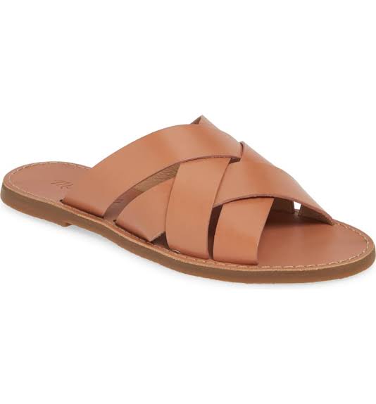 Sandals vs Flats: What to Wear for a Long Day on Your Feet